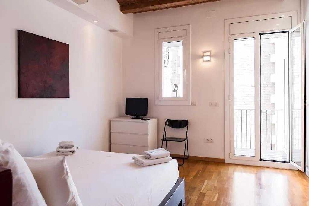 Moderno Y Autentico En El Corazon De Poble Sec バルセロナ