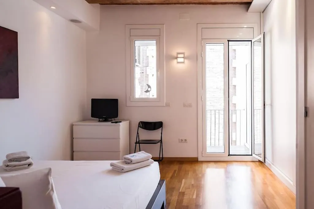 Moderno Y Autentico En El Corazon De Poble Sec バルセロナ 0*,